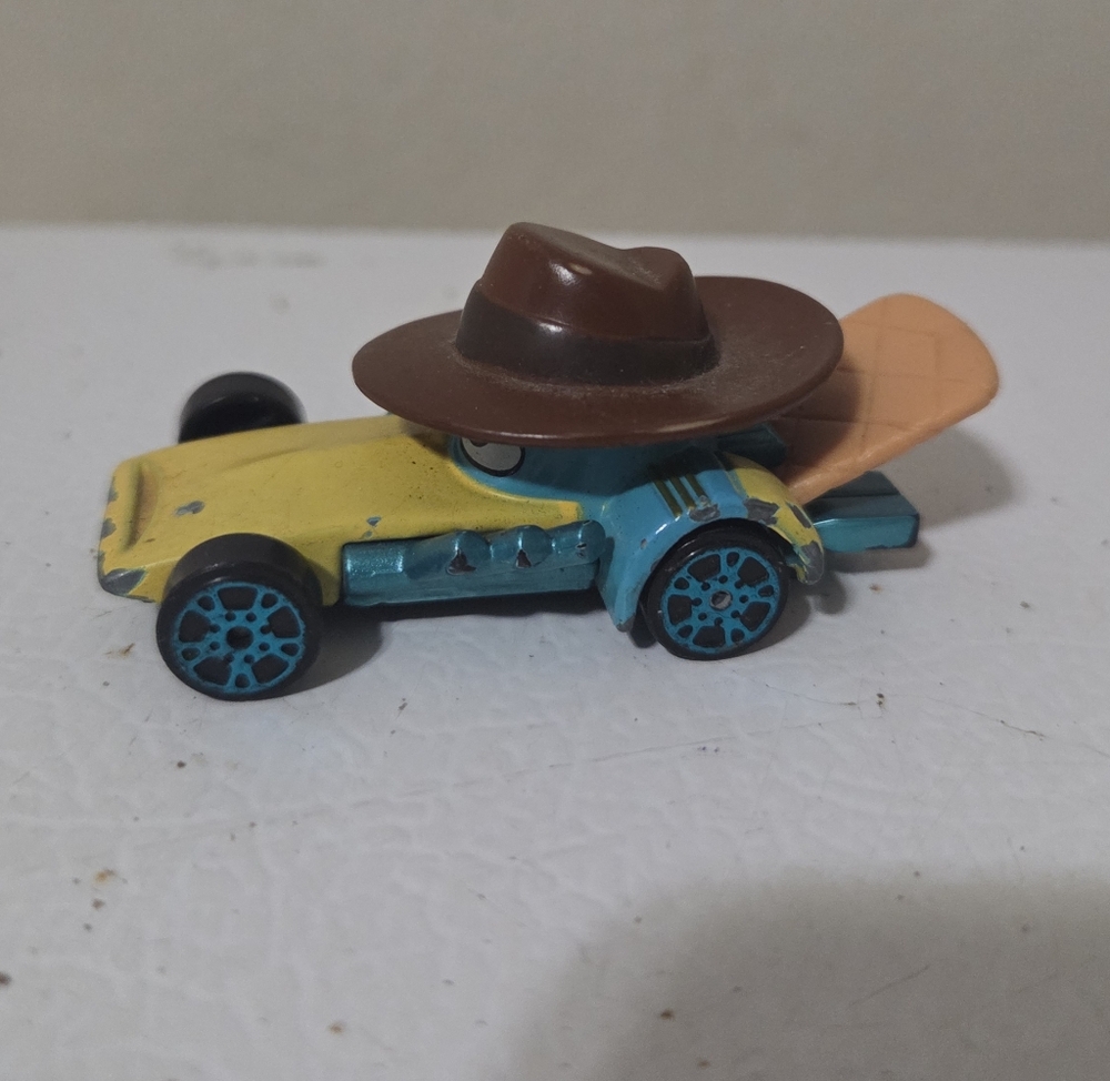 Disney Racers AGENT P Die-Cast Race Car Phineas And Ferb